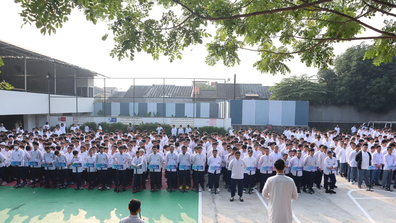 Apel pagi di kampus