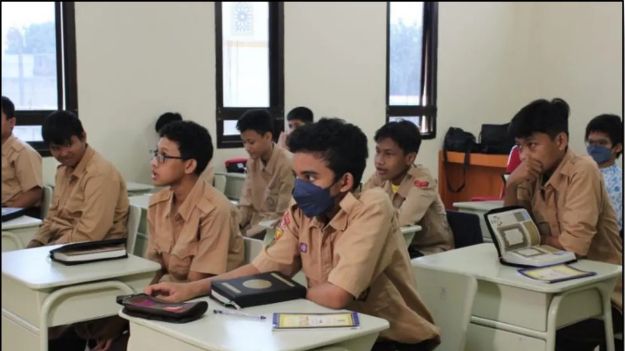 Siswa di kelas kurikulum nasional