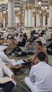 التعلم اليومي مع المشايخ في الدورة الخارجية في المسجد النبوي #7