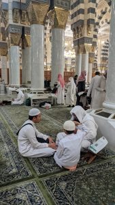 التعلم اليومي مع المشايخ في الدورة الخارجية في المسجد النبوي #7