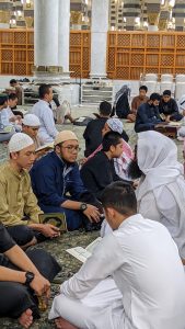 التعلم اليومي مع المشايخ في الدورة الخارجية في المسجد النبوي #7